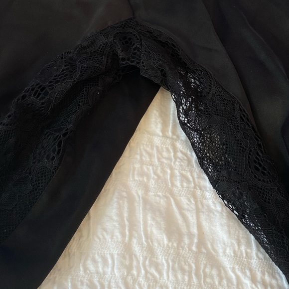 La Vie En Rose Satin and Lace Kimono (Luxury Edition) - Picture 3 of 4